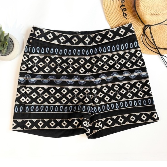 WHBM “The 5” short” 5” printed short ❤️ - Picture 3 of 9